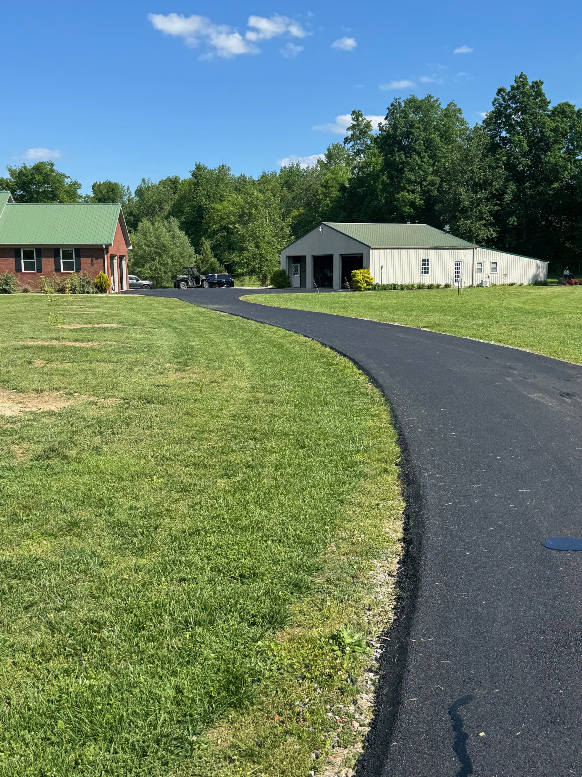 Renewed Asphalt Driveway Elevates Residence in Fayetteville, TN